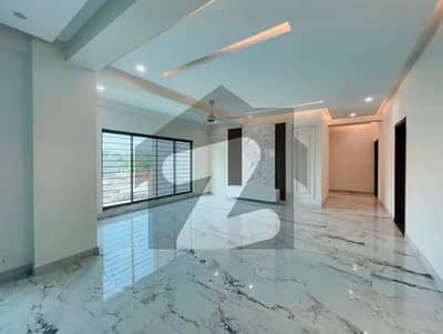 Brand New 4 Beds 12 Marla Ideal Location Apartment For Rent In Askari 10 Lahore.
