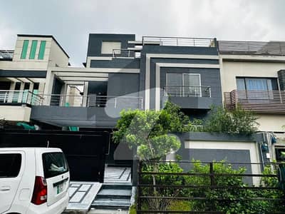 10 Marla Used House Available For Sale In Paragon City