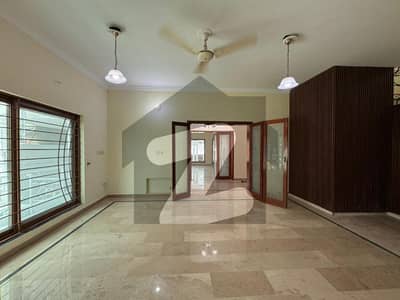 Full House In F10 For Rent, Ideal Location.