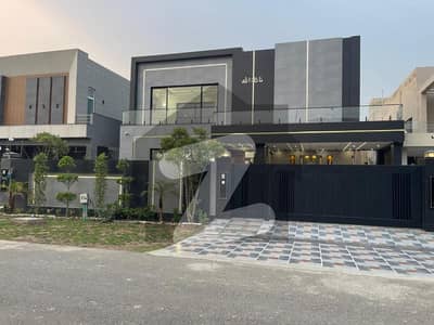 01 KANAL ULTRA MODERN DESIGN HOUSE FOR SALE IN DHA PHASE 6 REASONABLE PRICE.