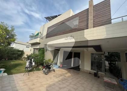 Prime 1 Kanal House for Sale  This well-maintained, 5-year-old residence is now available. Situated on a wide 40-foot road, this property offers both spacious living and excellent accessibility.