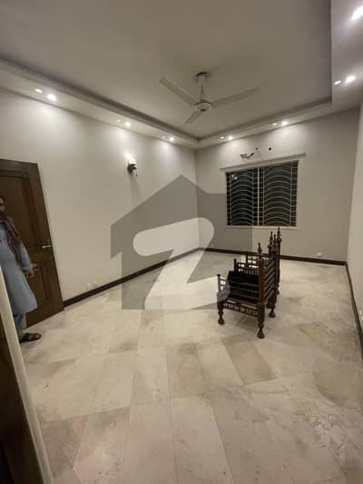 ڈی ایچ اے فیز 5 ڈیفنس (ڈی ایچ اے),لاہور میں 2 کمروں کا 1 کنال بالائی پورشن 1.1 لاکھ میں کرایہ پر دستیاب ہے۔