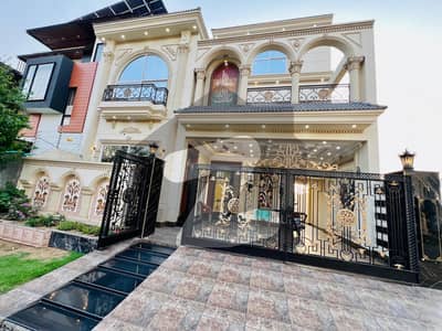 10 Marla Facing Park investor Rate House For Sale