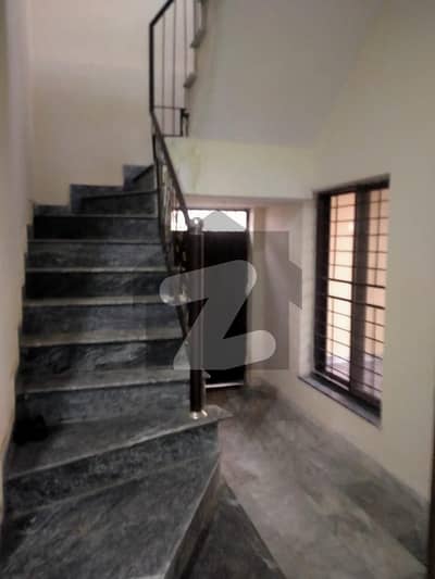 فیصل ٹاؤن لاہور میں 5 کمروں کا 1 کنال مکان 7.25 کروڑ میں برائے فروخت۔