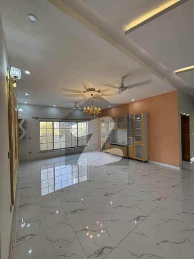1 Kanal Brand New Full House ( ORIGINAL PICTURE ) In Sector C DHA PHASE 2