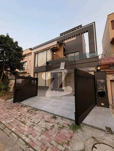 بحریہ ٹاؤن گلبہار بلاک بحریہ ٹاؤن سیکٹر سی,بحریہ ٹاؤن,لاہور میں 5 کمروں کا 10 مرلہ مکان 1.4 لاکھ میں کرایہ پر دستیاب ہے۔