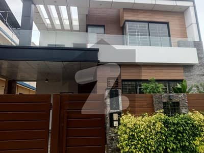 DHA Phase 3,10 marla Upper Portion fuly furnished For Rent