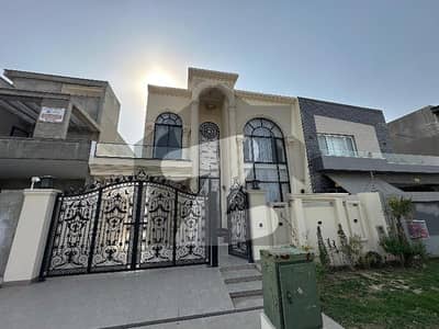 10-MARLA BEAUTIFUL DESIGN HOUSE FOR SALE