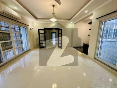 ایف ۔ 7 اسلام آباد میں 5 کمروں کا 1 کنال مکان 9.0 لاکھ میں کرایہ پر دستیاب ہے۔