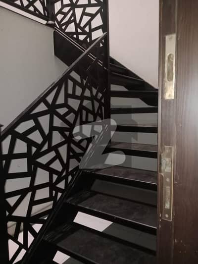DHA PHASE 4 1KANAL UPPER PORTION SPRATE ENTRANCE FOR RENT
