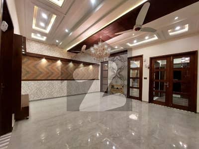 A Beautiful And Lavish Brand New Upper Portion Ground Lock
