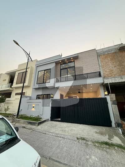 کوہستان انکلیو واہ کینٹ,واہ میں 6 کمروں کا 7 مرلہ مکان 3.35 کروڑ میں برائے فروخت۔