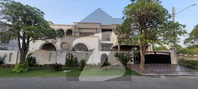 30 Marla Beautiful Bungalow Available In Wapda City
