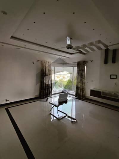 Beautiful 1 Kanal Upper Portion For Rent