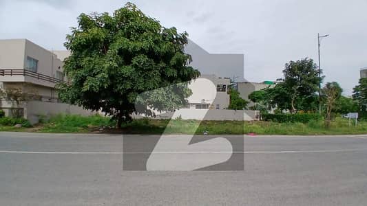 1 kanal plot excellent location DHA Phase 8 W block