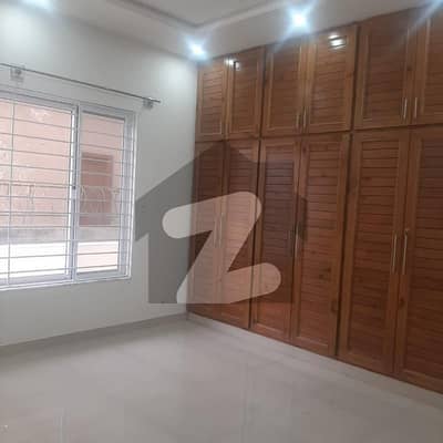 ای ۔ 11/4 ای ۔ 11,اسلام آباد میں 3 کمروں کا 1 کنال زیریں پورشن 1.8 لاکھ میں کرایہ پر دستیاب ہے۔