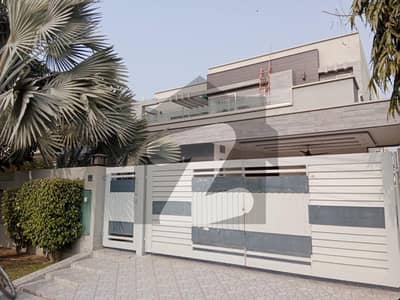 10 MARLA ELEGANT AND FULLY MAINTAINED SUPER HOT LOCATED BUNGALOW IS AVAILABLE IN THE BEST BLOCK OF DHA PHASE 8 EX PARK VIEW LAHORE.