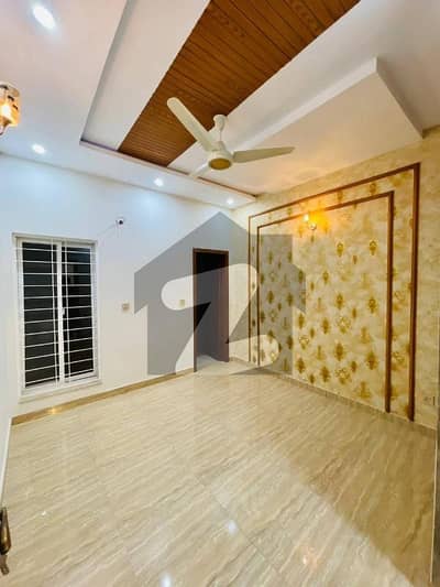 5 Marla Full House Tile Floor 4 Bad 5 Bath Johar Town Nearby Emporium Mall Prime Location