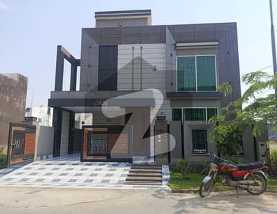 3 Beds 1 Kanal Upper Portion for Rent in Ex Park View DHA Phase 8 Airport road Lahore.