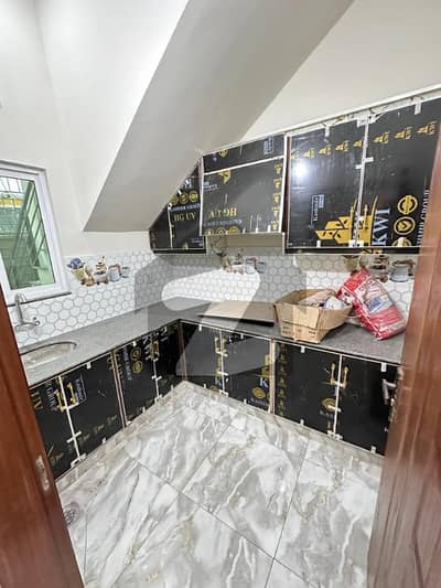 والٹن روڈ لاہور میں 3 کمروں کا 3 مرلہ مکان 1.25 کروڑ میں برائے فروخت۔