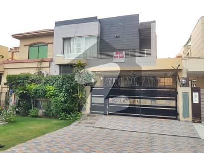 10-Marla Slightly used House For Sale at Prime Location Near Park Commecial