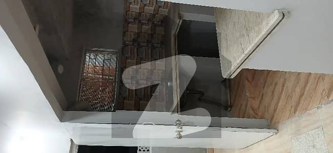 نارتھ ناظم آباد ۔ بلاک ایف نارتھ ناظم آباد,کراچی میں 2 کمروں کا 3 مرلہ فلیٹ 55.0 ہزار میں کرایہ پر دستیاب ہے۔