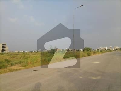 1 kanal top location corner 200ft chanab road plot in LDA City Lahore