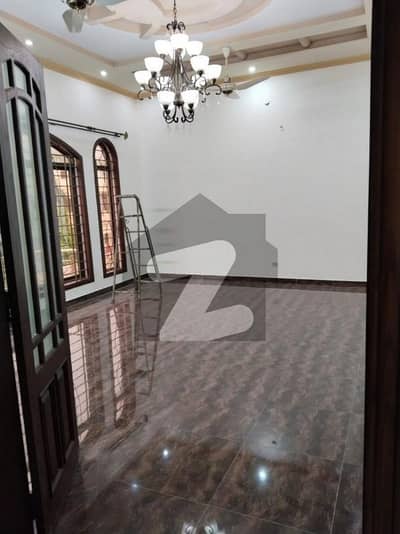 آئی ۔ 8/2 آئی ۔ 8,اسلام آباد میں 3 کمروں کا 1 کنال بالائی پورشن 1.9 لاکھ میں کرایہ پر دستیاب ہے۔