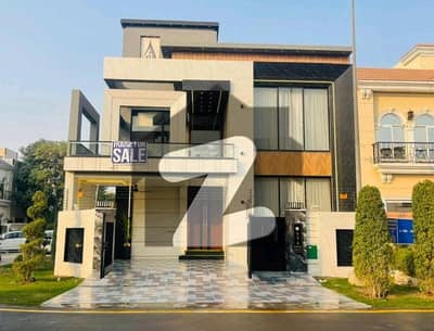 بحریہ ٹاؤن عمر بلاک بحریہ ٹاؤن سیکٹر B,بحریہ ٹاؤن,لاہور میں 5 کمروں کا 9 مرلہ مکان 5.75 کروڑ میں برائے فروخت۔