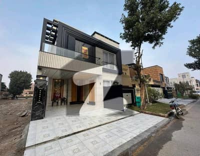 8 Marla Modern House For Sale In Usman Block
