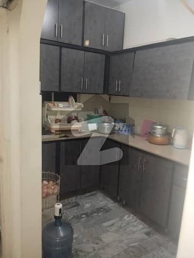 2nd floor 3 bed flat with parking