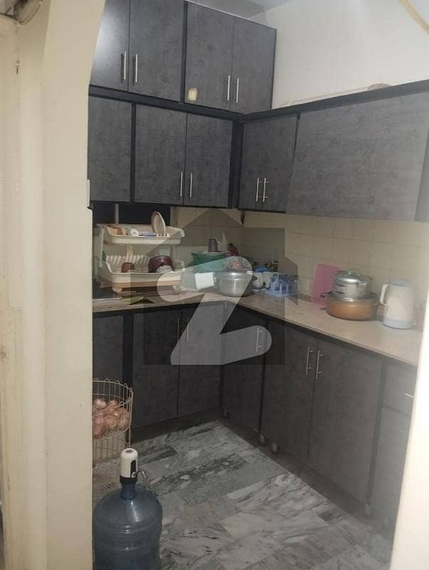 2nd floor 3 bed flat with parking 2nd floor 3 bed flat with parking