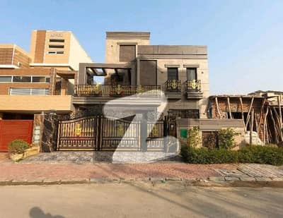 بحریہ ٹاؤن - اوورسیزبی بحریہ ٹاؤن اوورسیز انکلیو,بحریہ ٹاؤن,لاہور میں 5 کمروں کا 10 مرلہ مکان 4.1 کروڑ میں برائے فروخت۔