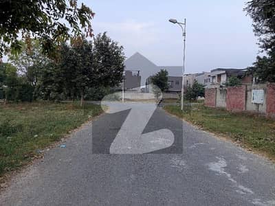 ڈی ایچ اے فیز 6 - بلاک ای فیز 6,ڈیفنس (ڈی ایچ اے),لاہور میں 1 کنال رہائشی پلاٹ 5.45 کروڑ میں برائے فروخت۔