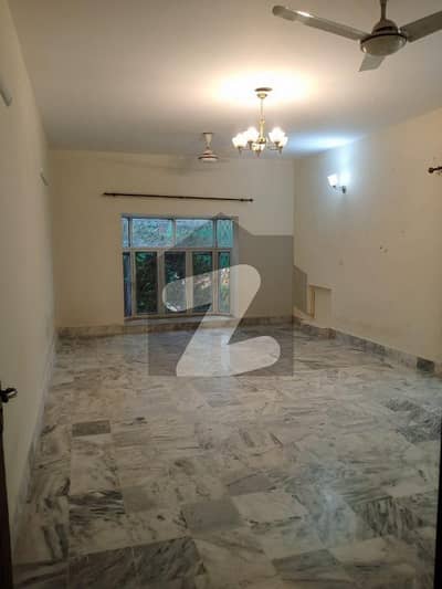 14 Marla House In Stunning I-8/2 Is Available For Rent