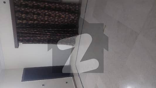 GREEN AVE HOUSE 3 BED D. D 1 KANAL 1ST FLOOR. 120000