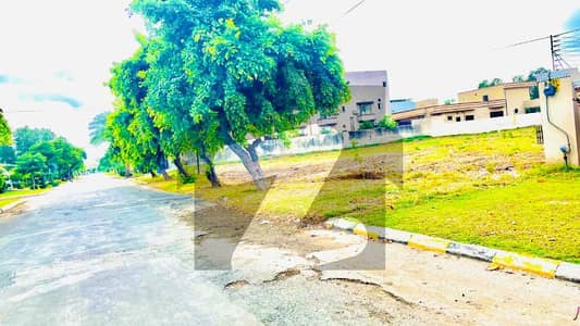 5 MARLA PLOT ON PRIME LOCATION OF VALENCIA TOWN LAHORE