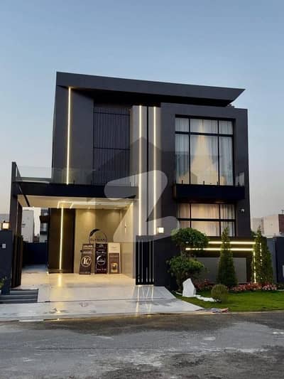 Near To Park 10 Marla Modern Design Luxury House