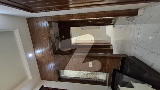 10 Marla Used House For Sale In Tariq Garden