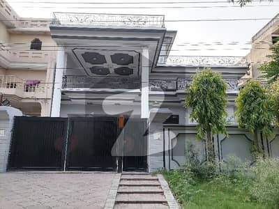 Facing Park Marghzar Officers Colony House Sized 1 Kanal For sale