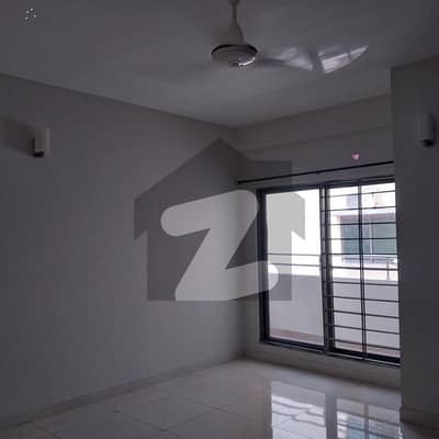 10 MARLA 3 BEDROOM APARTMENT AVAILABLE FOR RENT