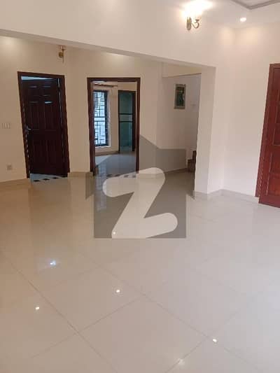10 Marla Lower Portion Non Furnished For Rent