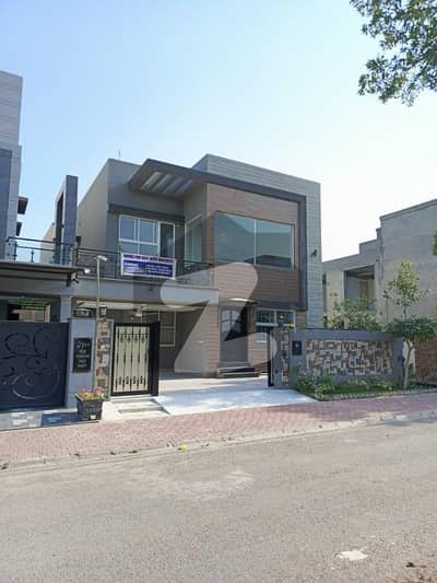 EXCELLENT CONDITION 10 MARLA OWNER BUILT HOUSE FOR SALE IN GHAZNAVI BLOCK BAHRIA TOWN LAHORE