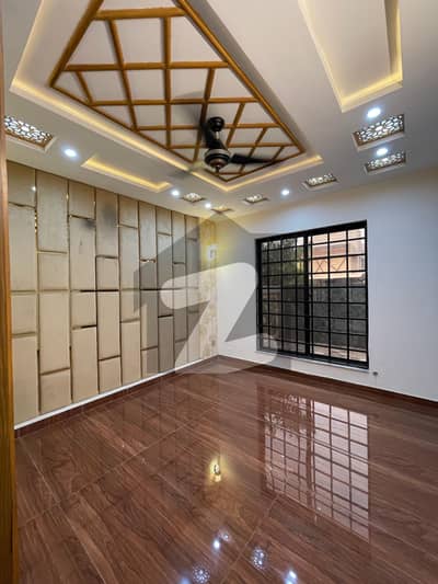 10 marla house for rent in central park housing scheme Lahore