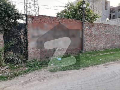 مرغزار آفیسرز کالونی لاہور میں 1 کنال رہائشی پلاٹ 3.25 کروڑ میں برائے فروخت۔
