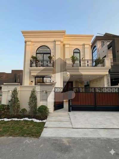 5-MARLA VILLA AVAILABLE FOR SALE SUPER HOT LOCATION