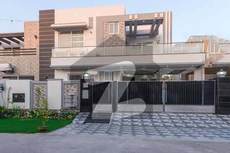 Elegant Slightly Used 10 Marla Modern House For Sale In Lake City Meadows