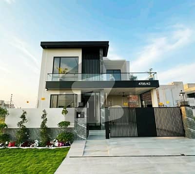 10 MARLA HOUSE ON PRIME LOCATION OR WITH MODERN DESIGN AVAILABLE FOR SALE IN BAHRIA TOWN
