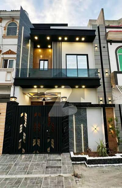 3 MARLA BRAND NEW LUXURY HOUSE WITH SOLID CONSTRUCTION OR IDEAL LOCATION AVAILABLE FOR SALE IN NEW LHR CITY