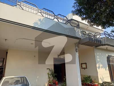 1 kanal bungalow peaceful location invester price near cc block park